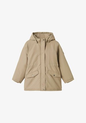 Veste rembourrée beige avec une capuche, dotée d'une fermeture éclair à l'avant et d'une fermeture à boutons-pression, deux grandes poches avant et une texture lisse.