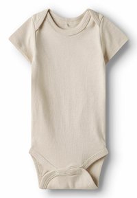 Beiges Baby-Strampelanzug mit kurzen Ärmeln, überlappenden Schultern und Druckknöpfen im Schritt, flach auf einem weißen Hintergrund ausgelegt.