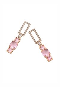 Orecchini in oro rosa caratterizzati da forme rettangolari con pietre preziose trasparenti e rosa. Design testurizzato con stili di taglio multipli e rifiniture.