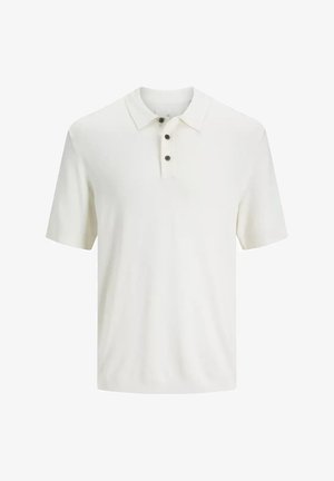 Hvit polo-skjorte laget av myk stoff, med klassisk krage, tre brune knappestolper og korte ermer. Jevn tekstur.