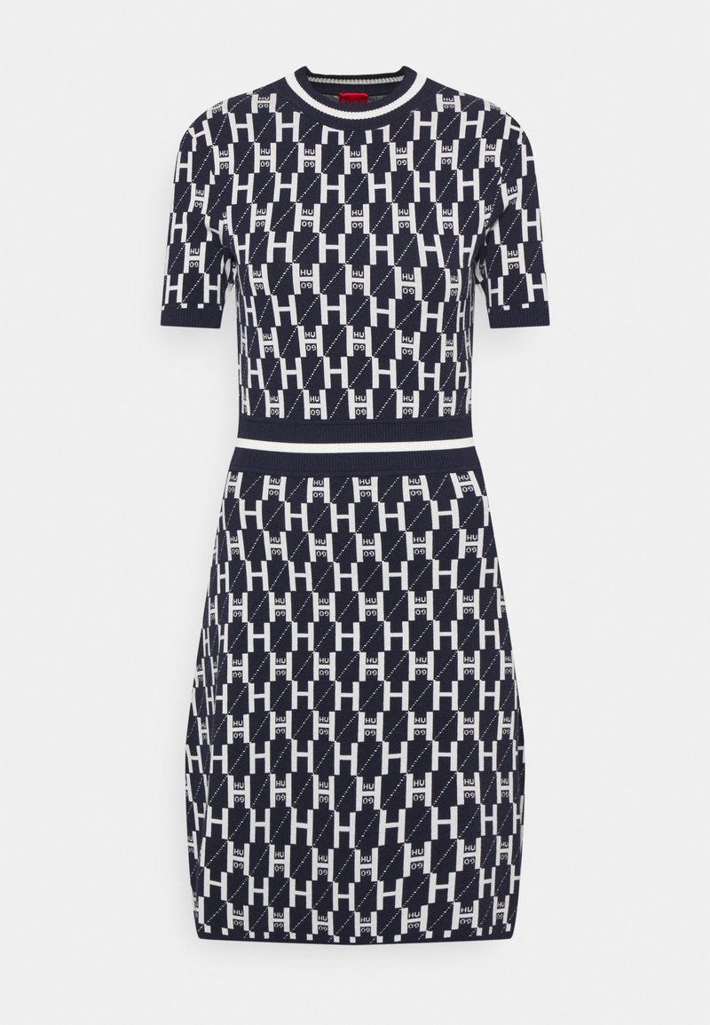 Robe en tricot à manches courtes navy et blanche avec un motif géométrique "H" et "Hu 09" et une taille rayée.