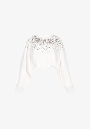 Maglione bianco corto con maniche lunghe e larghe, caratterizzato da un design decorato con paillettes sulle spalle per un tocco in più di dettaglio e texture.