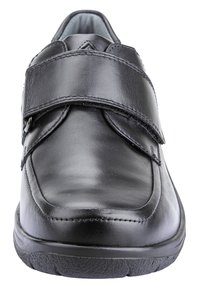 Scarpa in pelle nera con punta squadrata, doppie fibbie regolabili, collo imbottito e suola in gomma testurizzata per una maggiore aderenza.