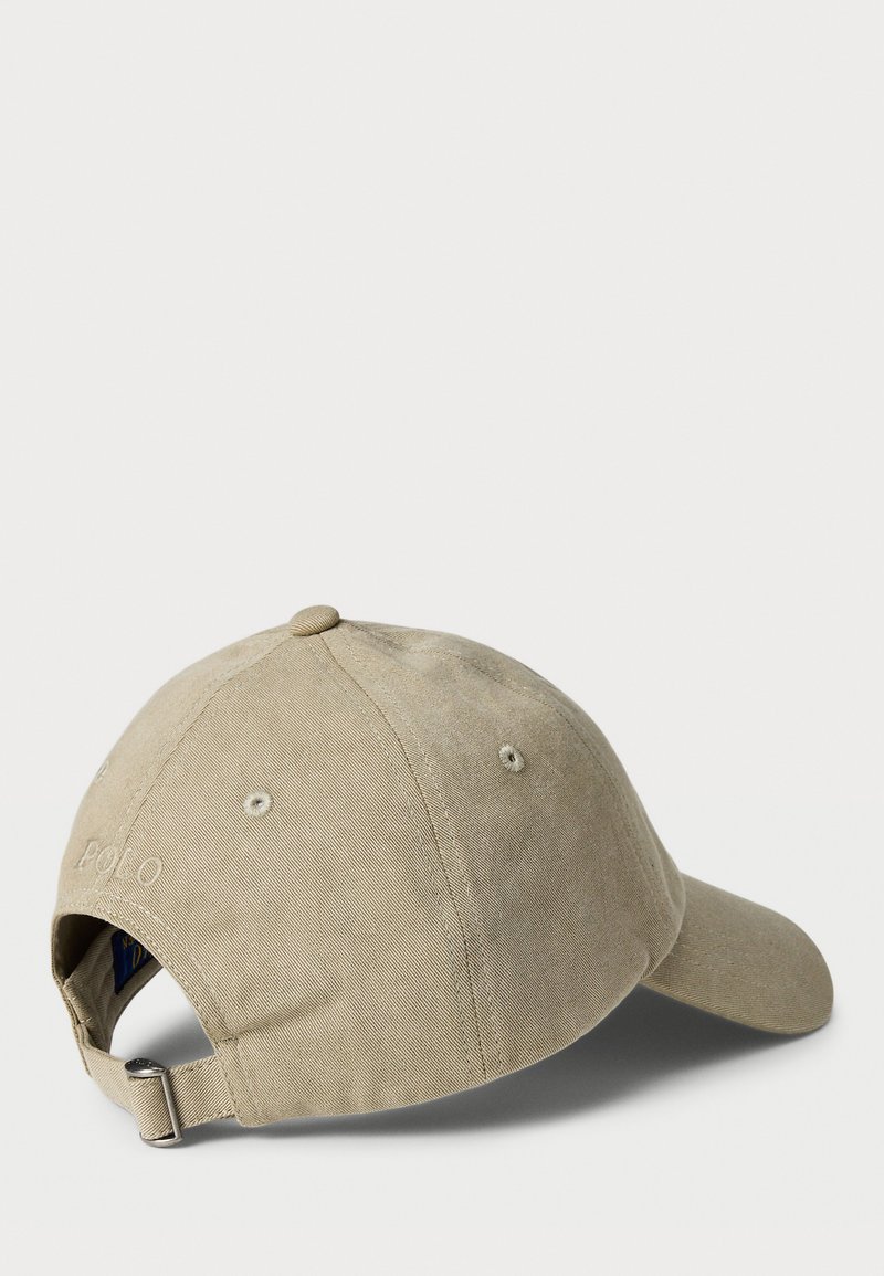 Casquette de baseball beige en mélange de coton, dotée d'une visière incurvée, d'une sangle ajustable à l'arrière et de détails brodés du logo.