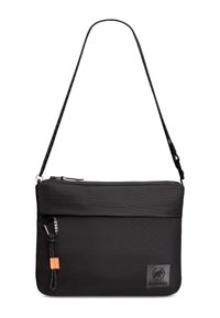 Schwarze Schultertasche aus Stoff mit Reißverschluss, verstellbarem Tragegurt, strukturiertem Oberflächenmaterial und Logo-Patch. Verfügt über eine Außentasche mit Zuglasche.