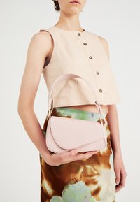 Δεν επιλέχθηκε, light pink
