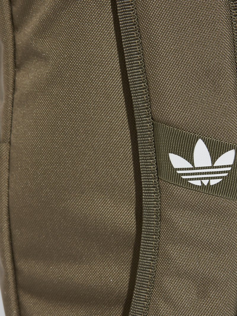 adidas Originals ADICOLOR Rucksack olive strata white/olive