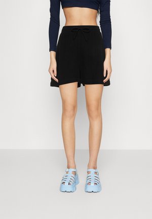 Pieces PCSTINA - Shorts - black
