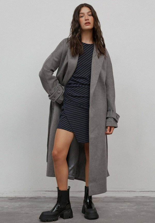 SPRĘŻYSTEJ  - Stiefelette