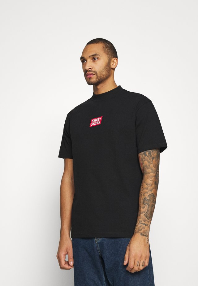 SWEET 90S LOOSE TEE UNISEX - Print T-shirt - official black