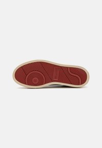 GANT MC JULIEN - Sapatilhas - cognac/dark brown