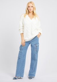Guess A TRECCE - Maglione - bianco
