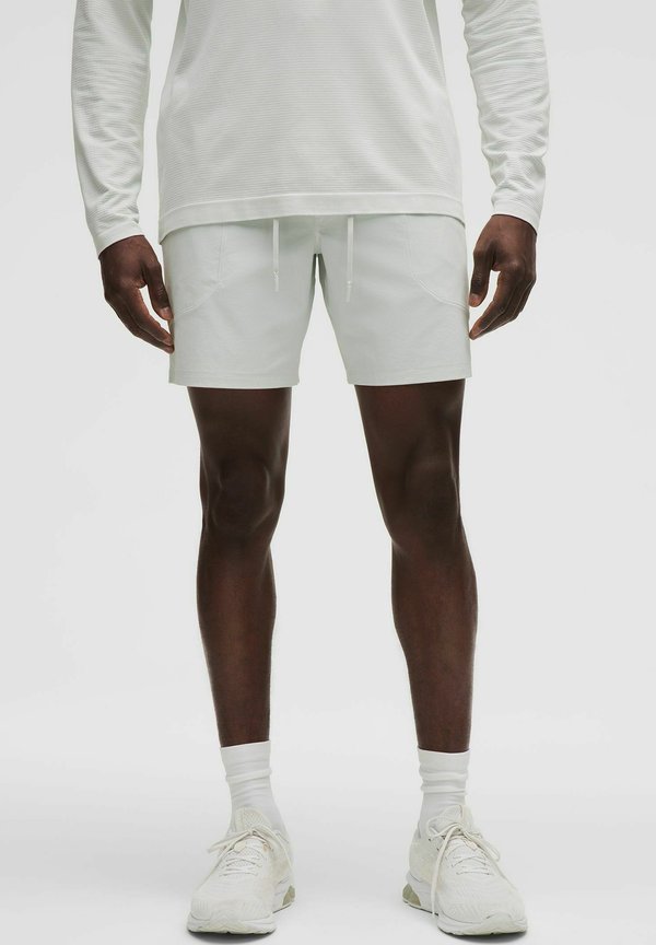 LICENSE TO TRAIN - Kurze Sporthose - vapor