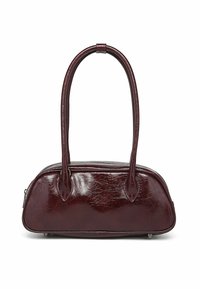 Burgundia kunstnahast käekott, millel on ümar kuju, kaks pikka käepidet ja tekstureeritud viimistlus. Omab kaitset metalljalgu põhjas.