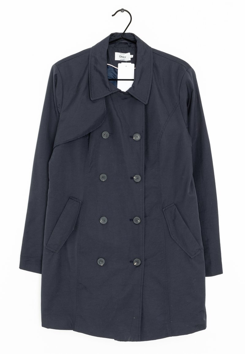 Trench coat blu navy realizzato in tessuto leggero, con design doppiopetto, sei bottoni e due tasche laterali.