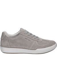 Szare zamszowe sneakersy z wiązaniem, teksturowana biała gumowa podeszwa i subtelne logo z boku. Posiadają wyściełany kołnierz dla większego komfortu.