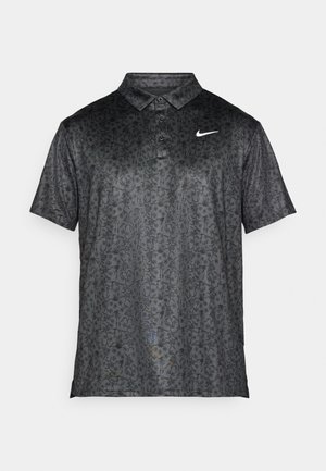 Pólo preto com um padrão floral texturizado, colarinho, placket de três botões e um logo branco da Nike no peito. Mangas curtas.