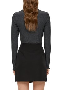 QS MIT ROLLSAUM - Longsleeve - schwarz