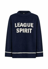 Marineblauwe gebreide trui met een ronde hals, met de tekst "LEAGUE SPIRIT" in het wit. Voorzien van witte strepen bij de zoom en manchetten.