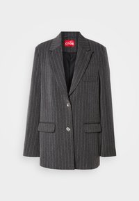 Blazer grigio a righe sottili con chiusura a singolo bottone, rever a soffietto e due tasche frontali. Finitura con etichetta rossa del marchio all'interno.