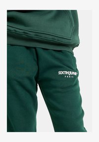 Niet geselecteerd, dark green