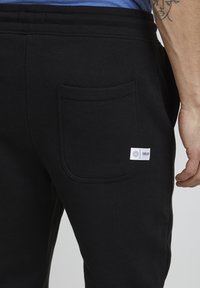 Solid SDROUVEN REGULAR FIT - Jogginghose - true black