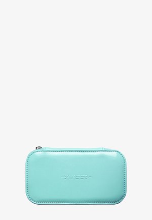 Pochette rettangolare verde menta con zip realizzata in materiale lucido, presenta un marchio in rilievo e un design senza cuciture, con cuciture a contrasto.