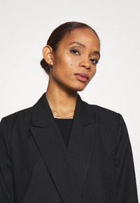 JUST FEMALE WATSON - Casaco curto - black