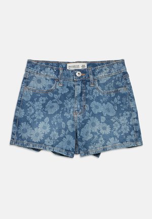 Shorts en denim avec un motif floral bleu clair, boutons et fermeture éclair devant, passants pour ceinture et deux poches avant.