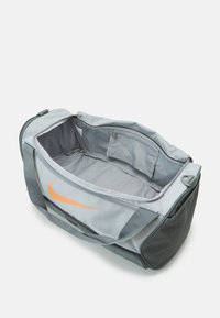 Nike Performance Saco de desporto - smoke grey/orange trance