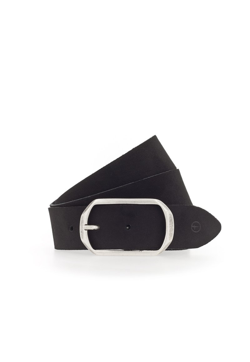 Schwarzer Leder Gürtel mit einer rechteckigen Schnalle aus silbernem Metall, die eine glatte Textur und ein verjüngtes Ende aufweist.