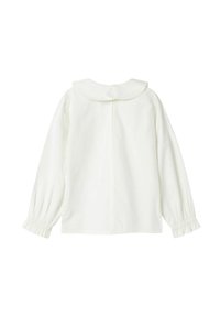 Witte blouse met lange mouwen, voorzien van gerimpelde manchetten en een brede Peter Pan-kraag, weergegeven vanuit de achterkant op een witte achtergrond.