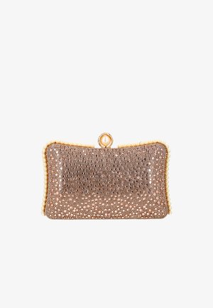 Rechthoekige clutch in roségoud, versierd met kleine ronde kristallen en een parelrand, met een enkele parelknop sluiting aan de bovenkant.