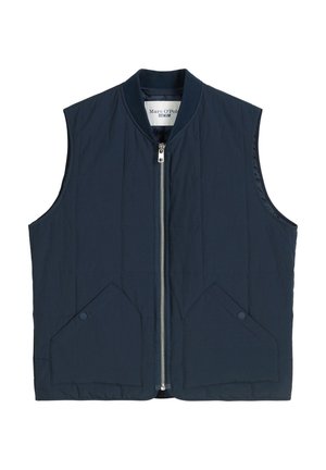 Granatowa pikowana kamizelka z wysokim kołnierzem, zamkiem błyskawicznym z przodu i dwoma kieszeniami z klapami. Wykonana z lekkiego materiału o gładkiej fakturze.