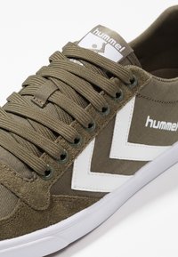 Hummel SLIMMER STADIL LOW - Sapatilhas - dark olive