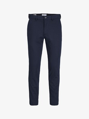 Navy blauwe broek gemaakt van een gladde, lichte stof met een klassieke pasvorm, riemlussen en een enkele knoopsluiting.