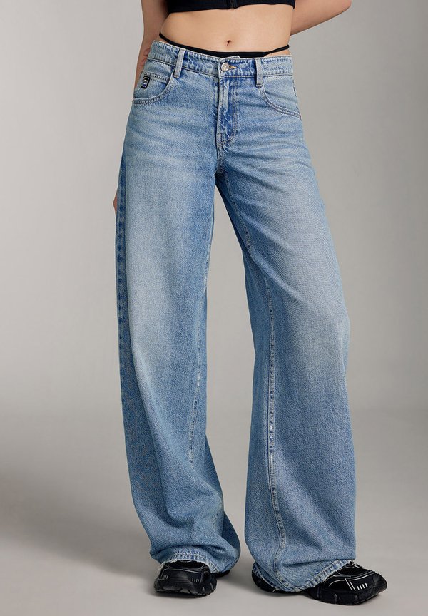 Flared Jeans