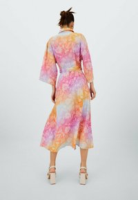Stradivarius Vestido camisero - pink