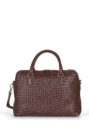 Borsa in pelle intrecciata marrone con due manici superiori, chiusura con zip e tracolla staccabile. Superficie testurizzata con finitura liscia.