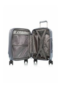 Hartschalenkoffer in Hellgrau mit einem Reißverschluss-Innenraum, Netzfächern und Kreuzgurten. Verfügt über vier Räder und einen ausziehbaren Griff.