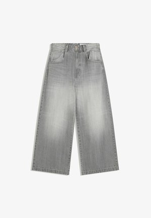 Grå denim brede ben jeans med en falmet finish, der har en knaplukning, bæltestropper og to forlommer.