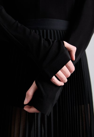 Main image 7, Enlarge