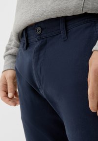 QS SLIM BASIC - Chino - navy