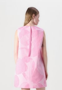 Marimekko SOPIVA UNIKKO  - Rochie de zi - light pink\pink