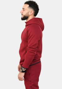 Under Armour SET - Chándal - burdeos