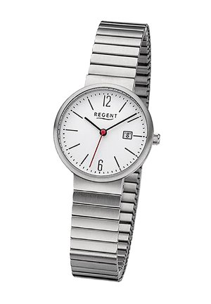 Montre analogique en argent avec un cadran blanc, des index horaires noirs, une aiguille des secondes rouge et un affichage de la date. Comprend un bracelet en acier inoxydable et un boîtier rond.