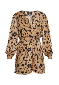 Robe portefeuille en imprimé léopard, marron et noir, avec de longues manches bouffantes, une taille ceinturée avec un anneau en métal, et un tissu doux et texturé.