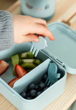 Done By Deer, TINY LUNCH BOX W/SNACK PICKS TINY FARM BLUE UNISEX - Børnebestik - blue