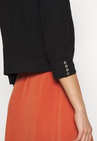 Wallis Cardigan - black