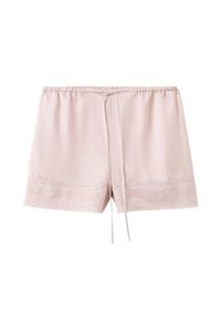 Short de nuit en satin rose clair avec taille élastique, cordon de serrage et bordure en dentelle le long des ouvertures des jambes.